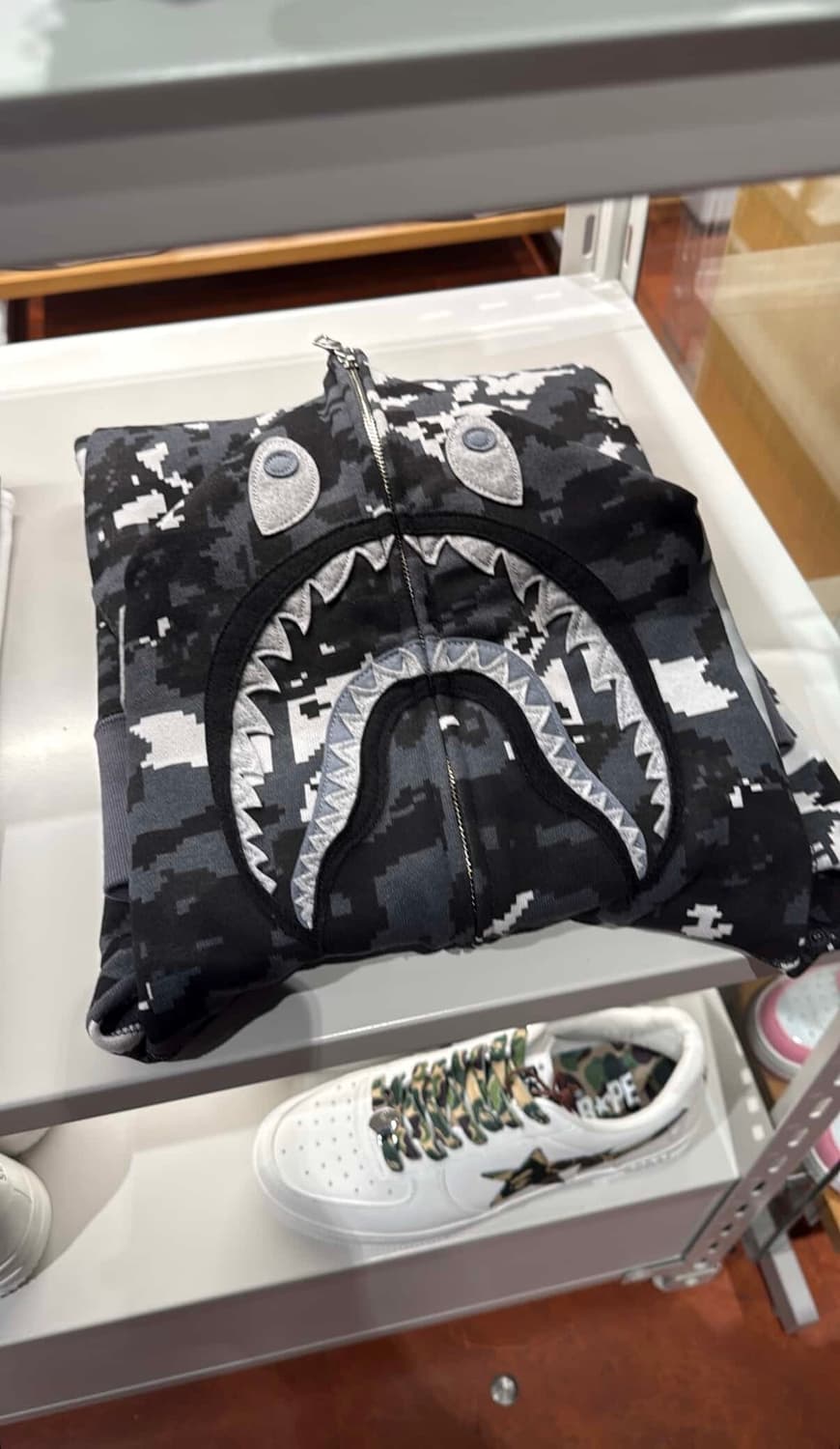 베이프 멀티 픽셀 블랙 후드집업 새상품 판매합니다 상품이미지3