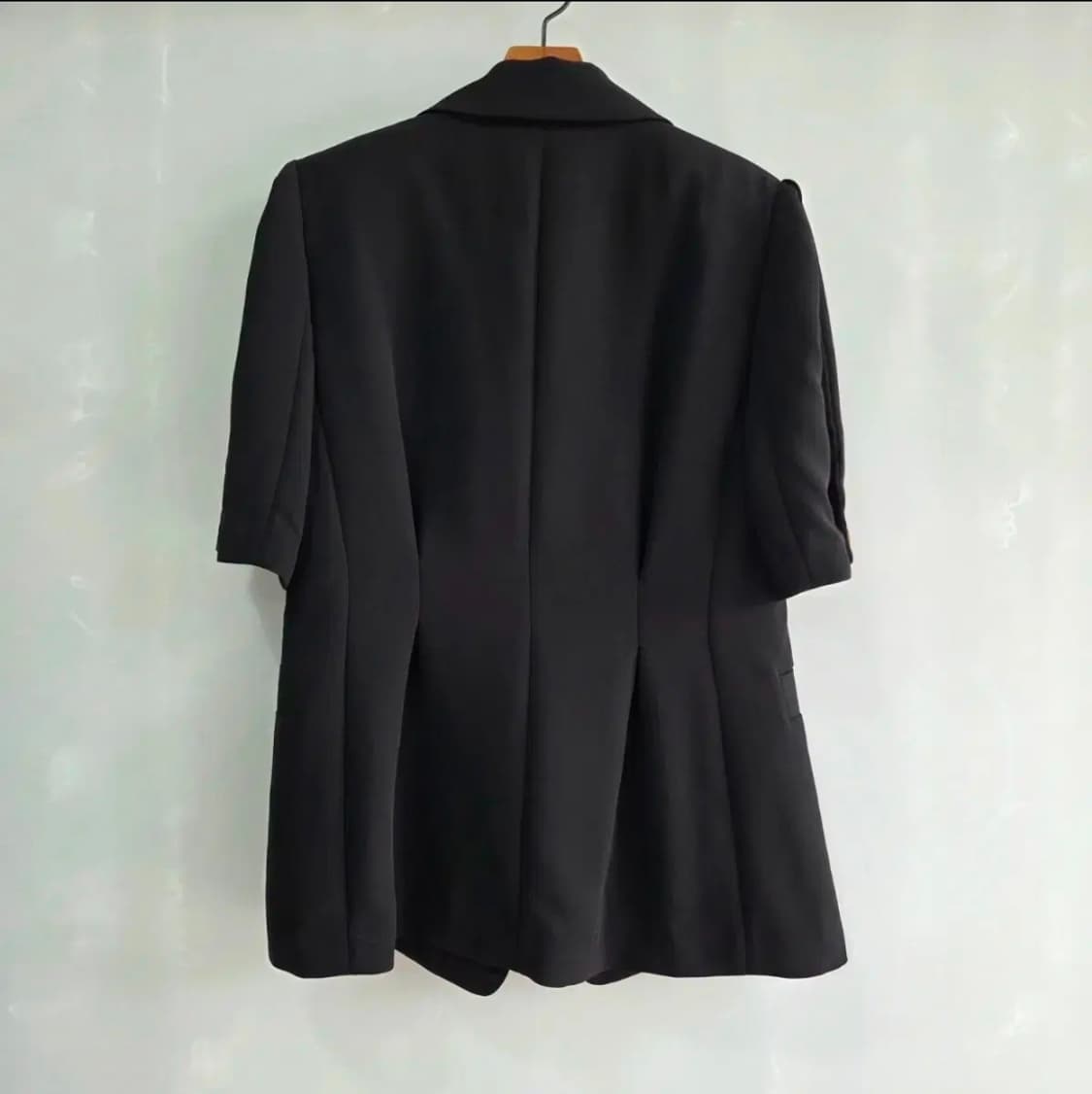 [오브제] 한섬 백 핀턱 하프 슬리브 자켓 24ss 블랙 상품이미지7