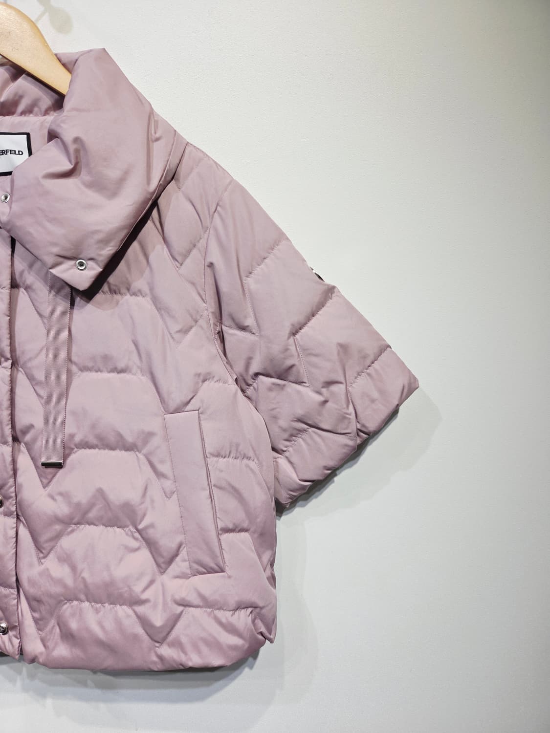 칼 라거펠트 파리스 구스다운 반팔 크롭 패딩 자켓 상품이미지4