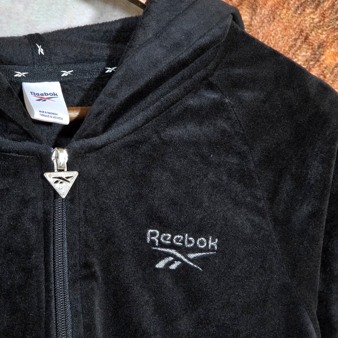 리복 벨벳 블랙 실버 자수 후드집업 상품이미지2