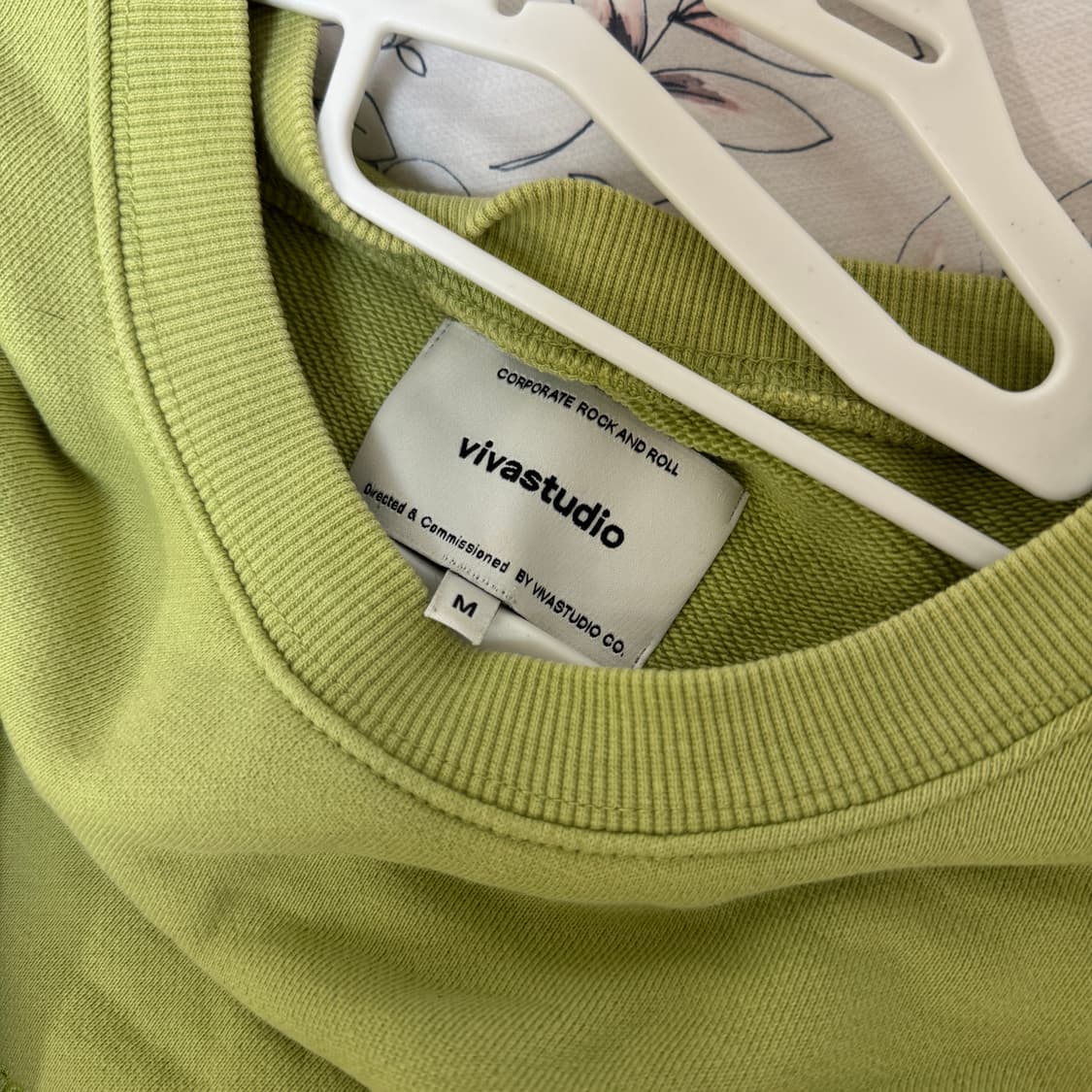 M 비바스튜디오 맨투맨 상품이미지4