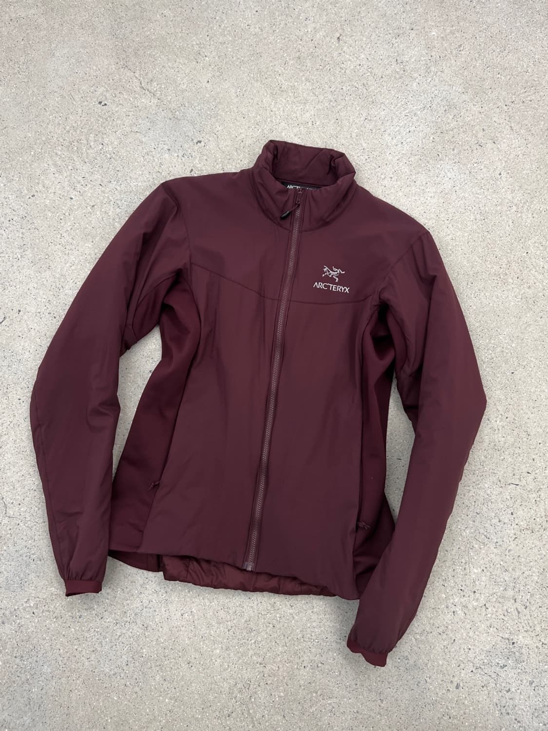 아크테릭스 아톰 LT 버건디 우먼 자켓 상품이미지1