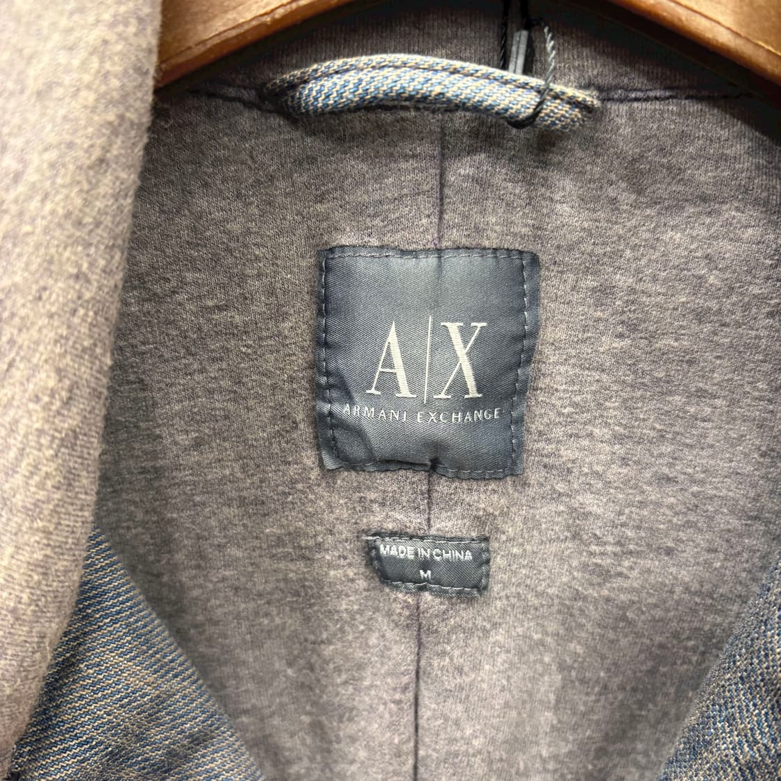 아르마니 익스체인지 데님 자켓 비대칭 절개 스티치 디테일 라이트 그레이 상품이미지6