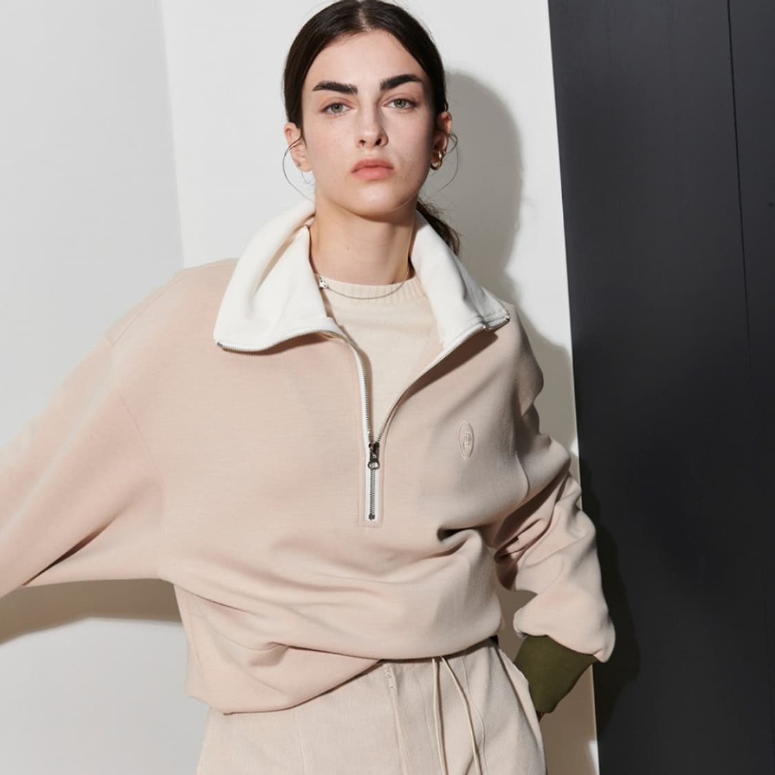 퍼블리카엑스(PUBLICKAX) ADAM 크롭 스웻셔츠 프리사이즈 새상품 상품이미지1