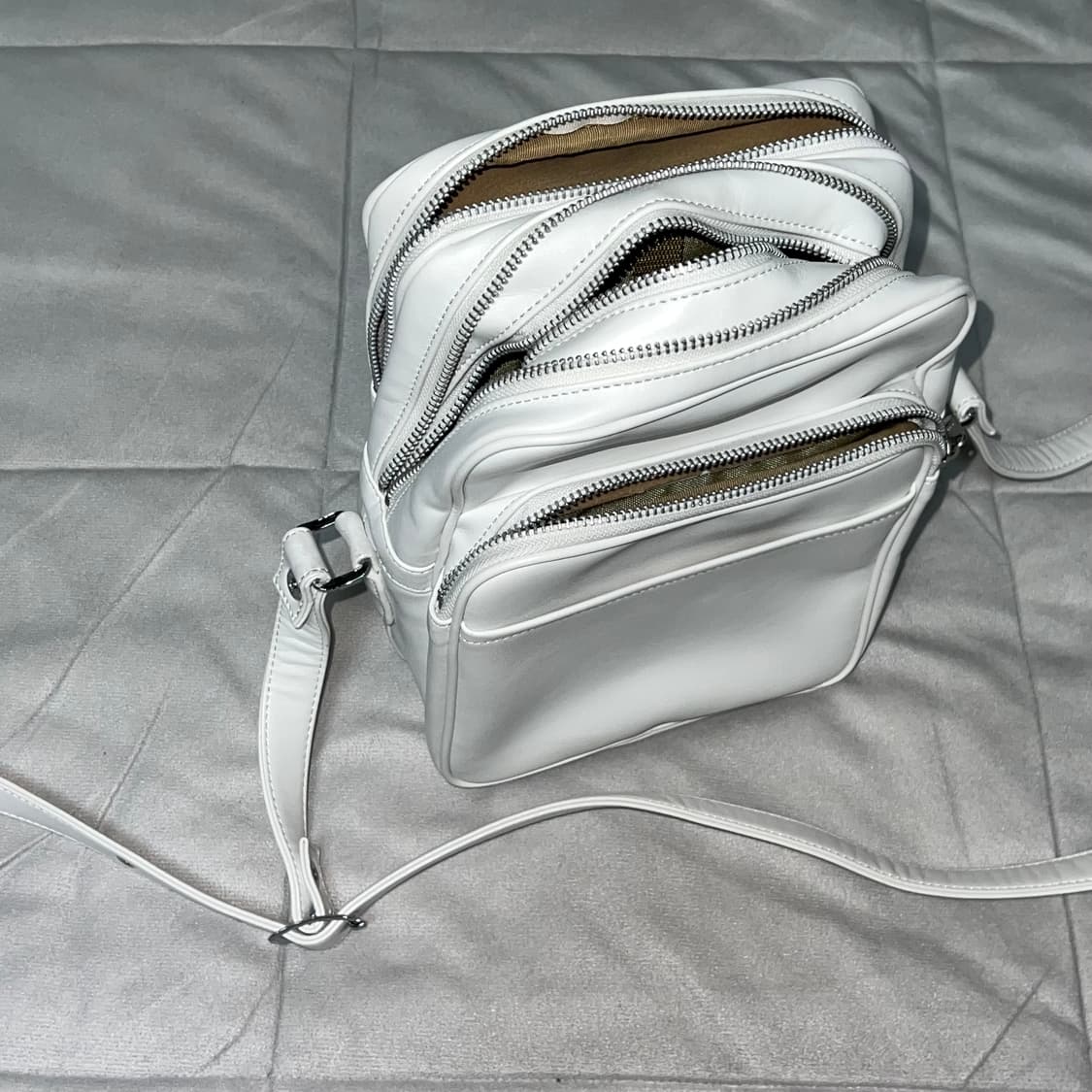 꼼데가르송 크로스백 화이트 상품이미지8