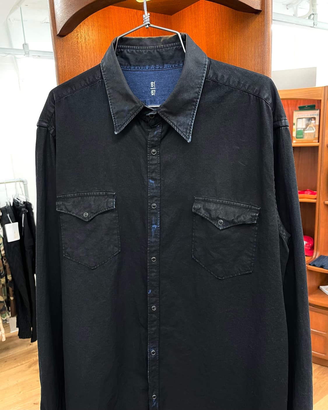 [41] Made in Italy 블랙 코팅 데님 웨스턴 셔츠 상품이미지3