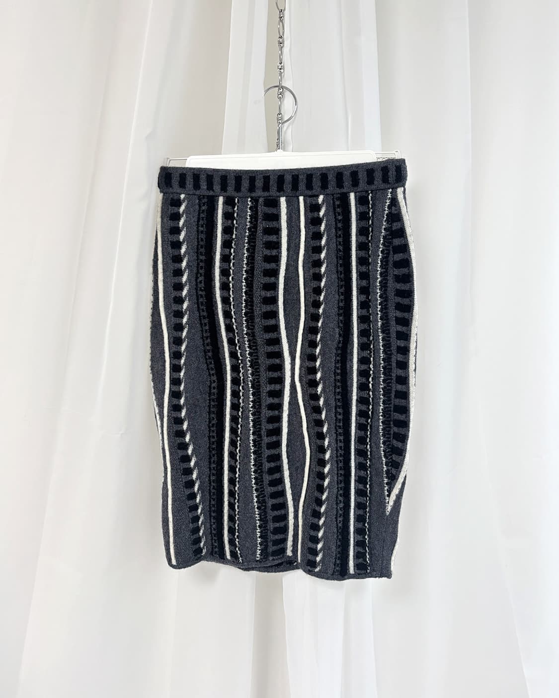 UNTITLED 불규칙한 패턴 니트 미디 스커트 상품이미지1