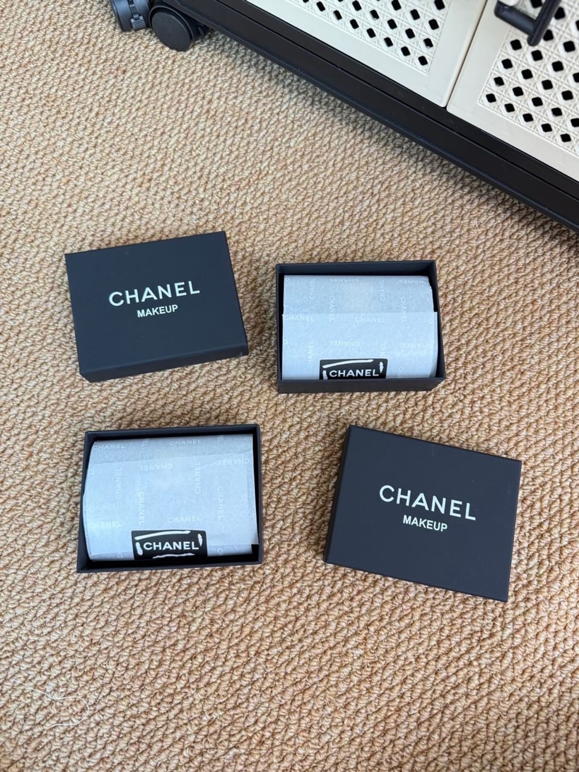  샤넬뷰티 CC로고 리미티드 벨벳 반지갑 풀박스  상품이미지2