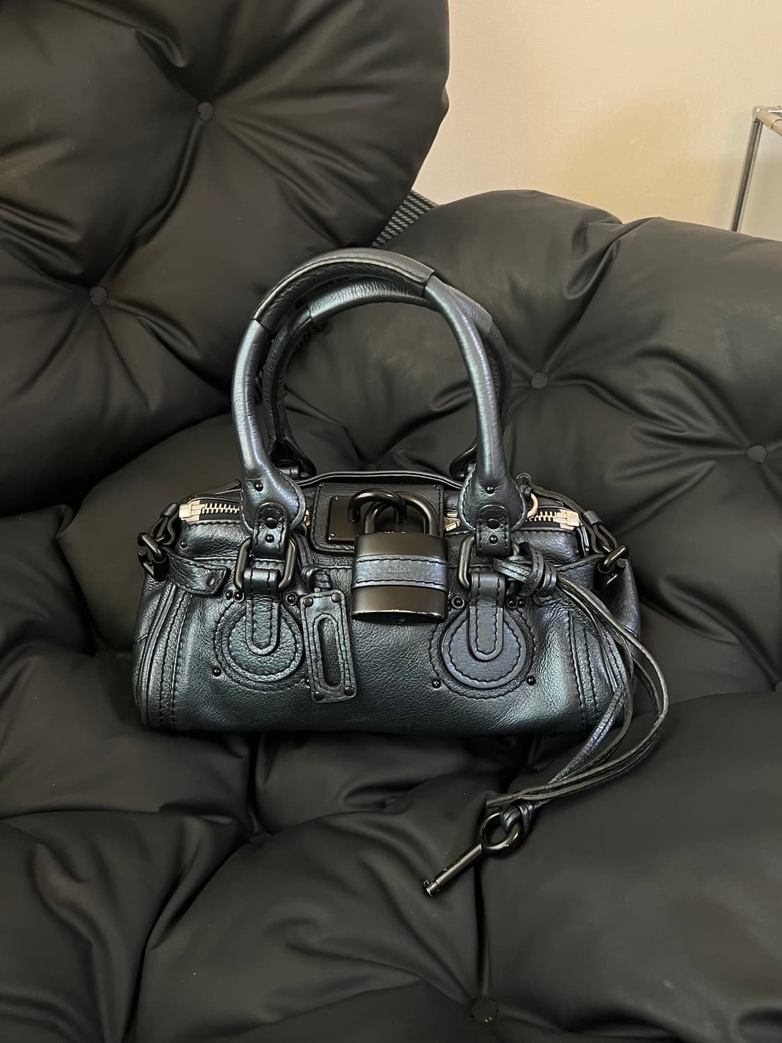 끌로에 패딩턴 메탈릭 네이비 상품이미지2