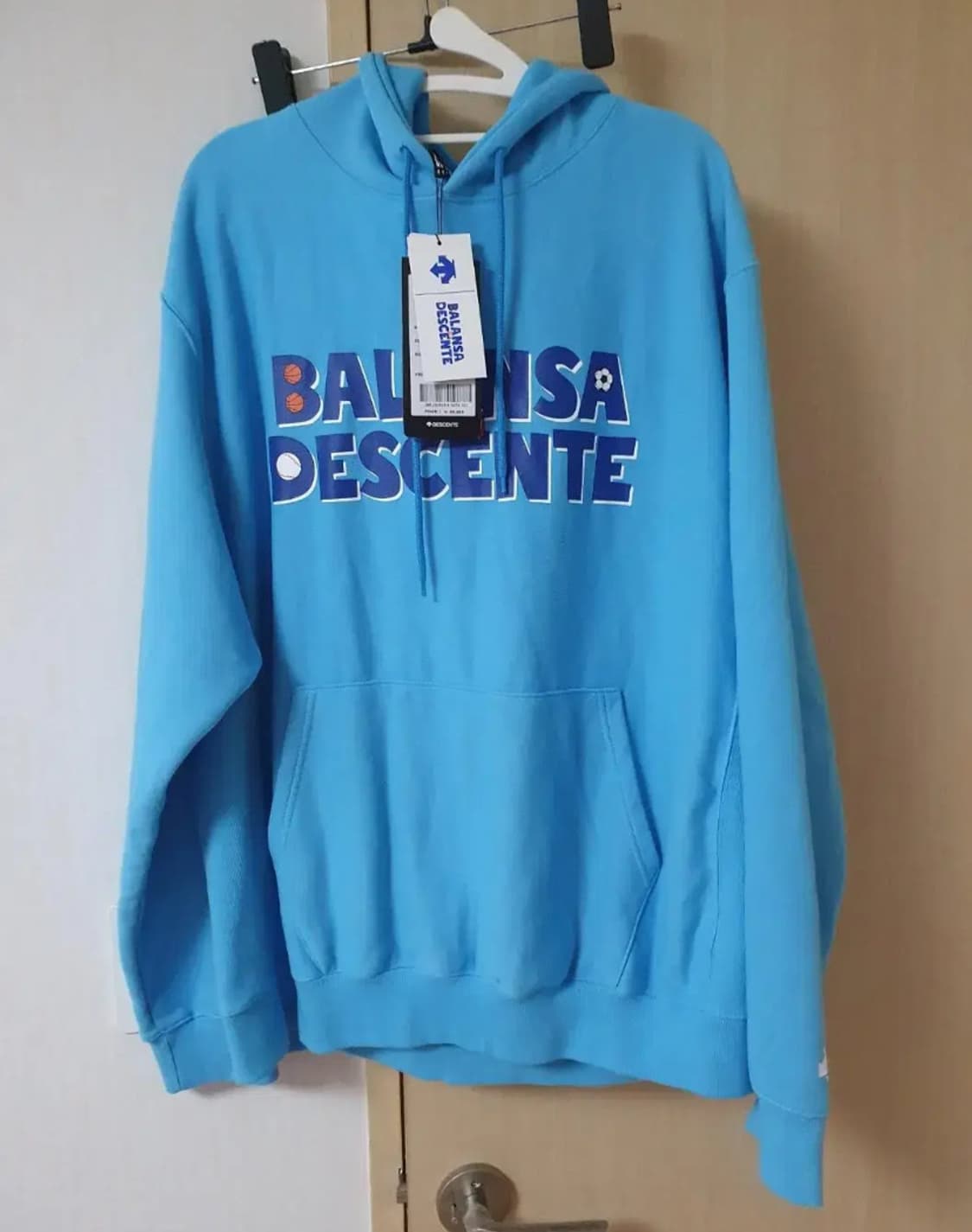 발란사 x 데상트 후드 블루 105사이즈 탭채새제품 상품이미지2