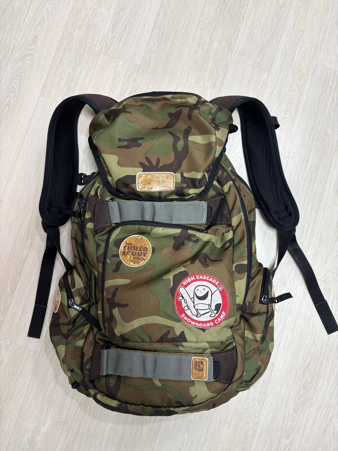 버튼 우드랜드 카모 백팩 상품이미지2