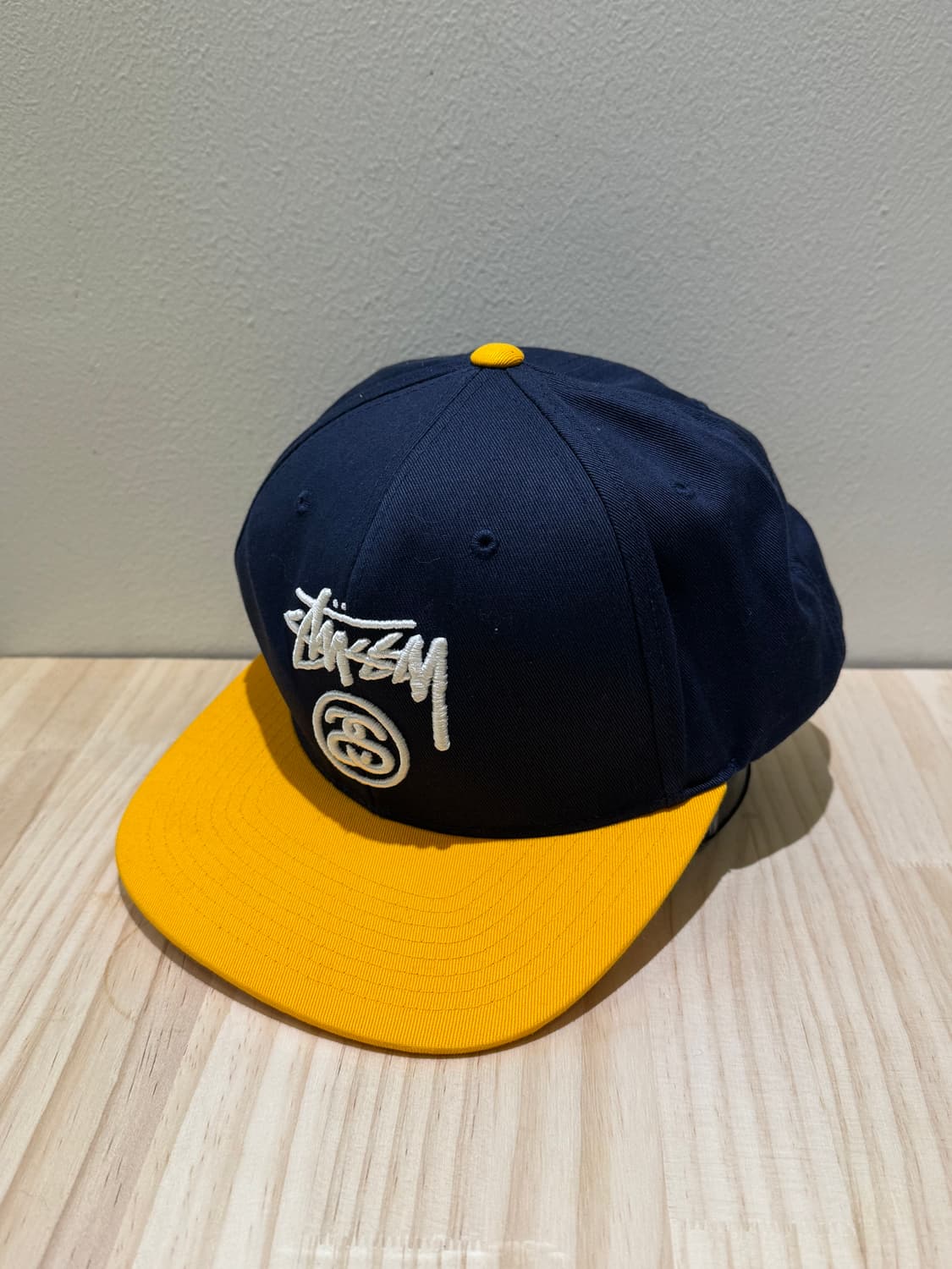 스투시 투톤 자수로고 스냅백 상품이미지1