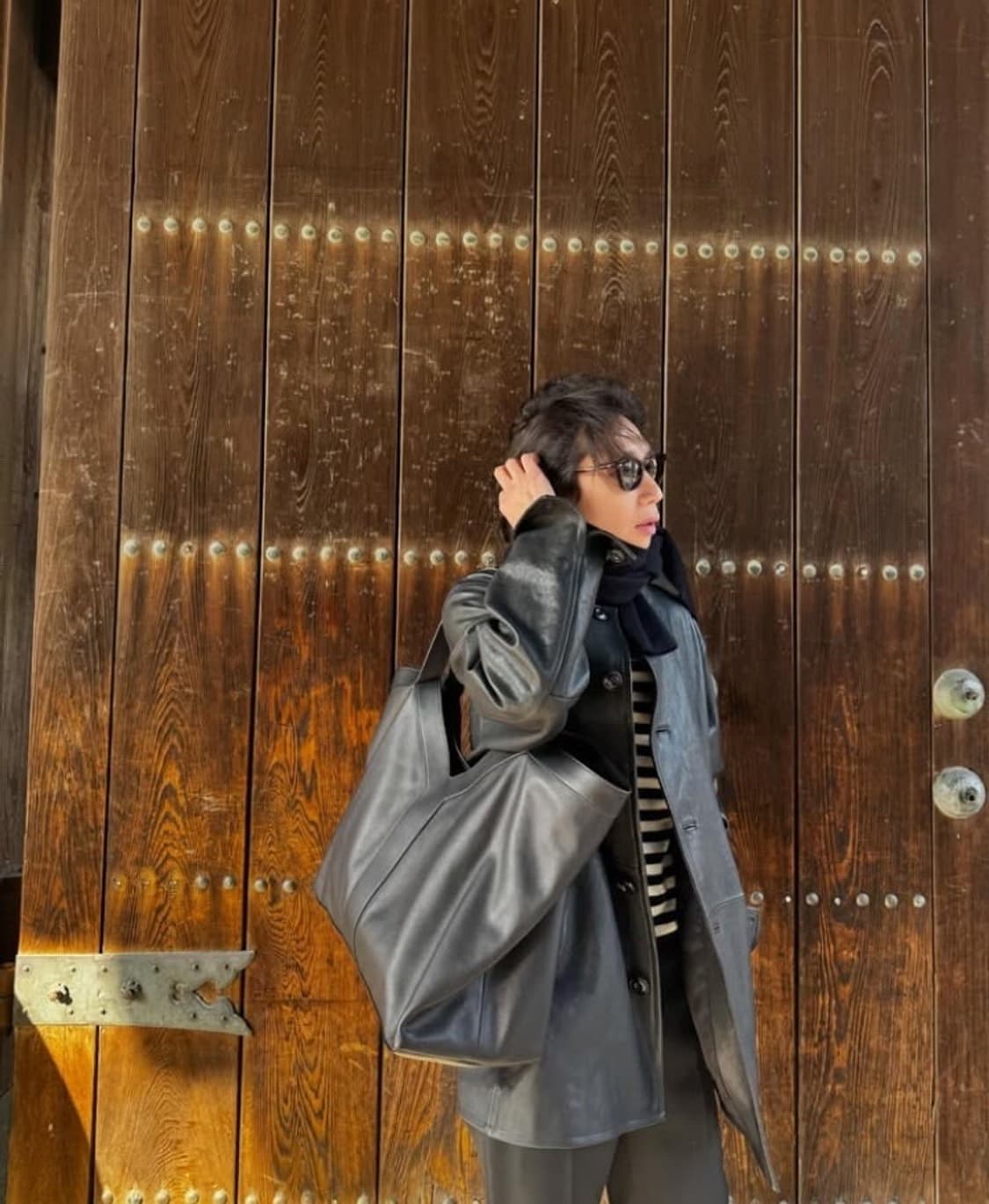 생로랑 Y 그랜드 토트백 블랙 남녀공용 상품이미지2