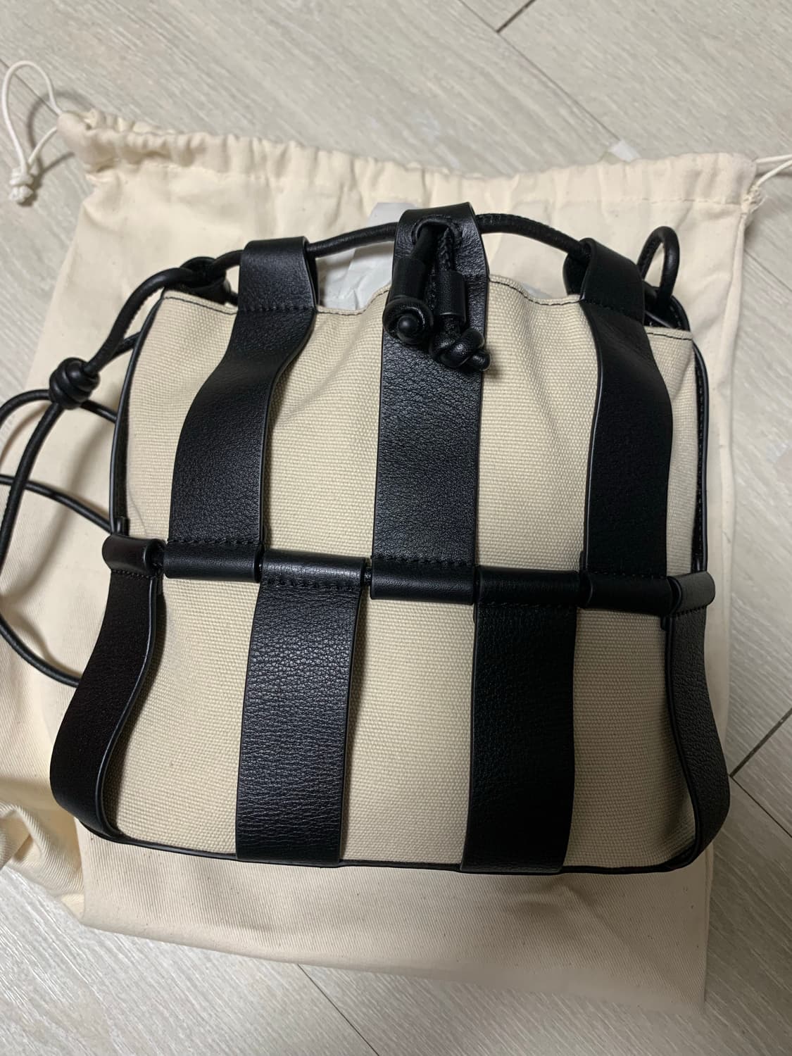 헤레우 리네라백 블랙 새상품 (정가 710,000원) 네모세모님 착용 상품이미지7