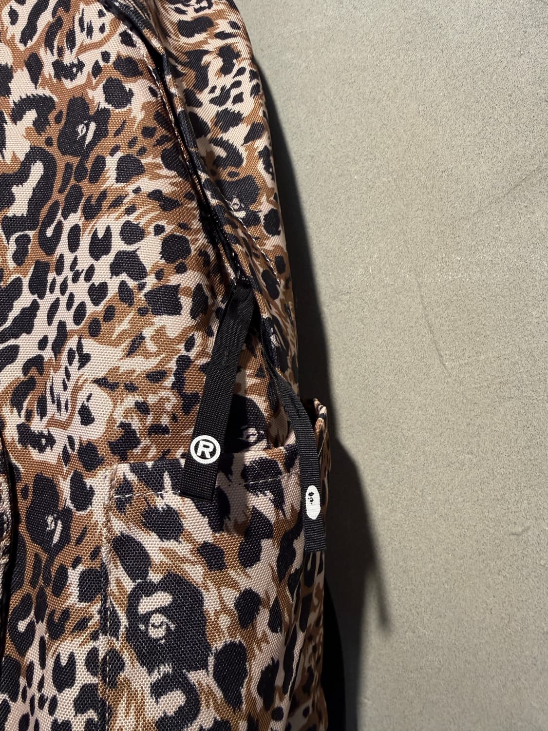 베이프 와일드 레오파드 데이팩 상품이미지5