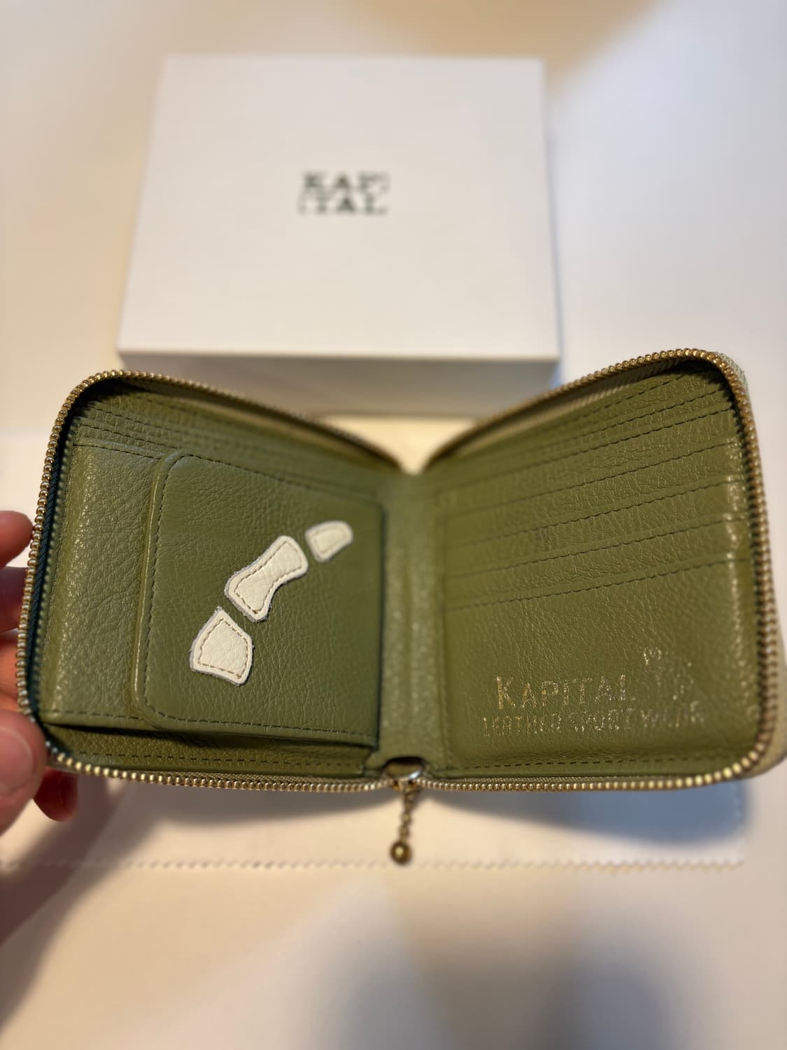 캐피탈 썸즈 업 본 핸드 지퍼 지갑 올리브 상품이미지10