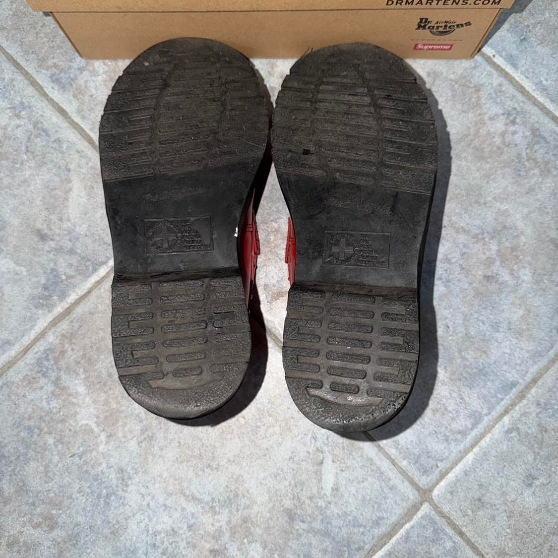 닥터마틴 x 슈프림 스터드 펜톤 로퍼 레드 260 상품이미지4