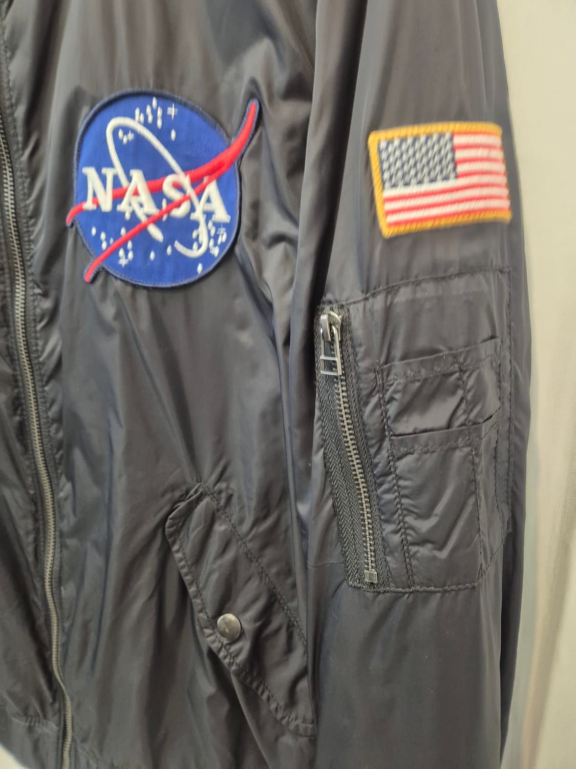 H&M  나사(NASA) 봄버 자켓 검정 L
사이즈  상품이미지3