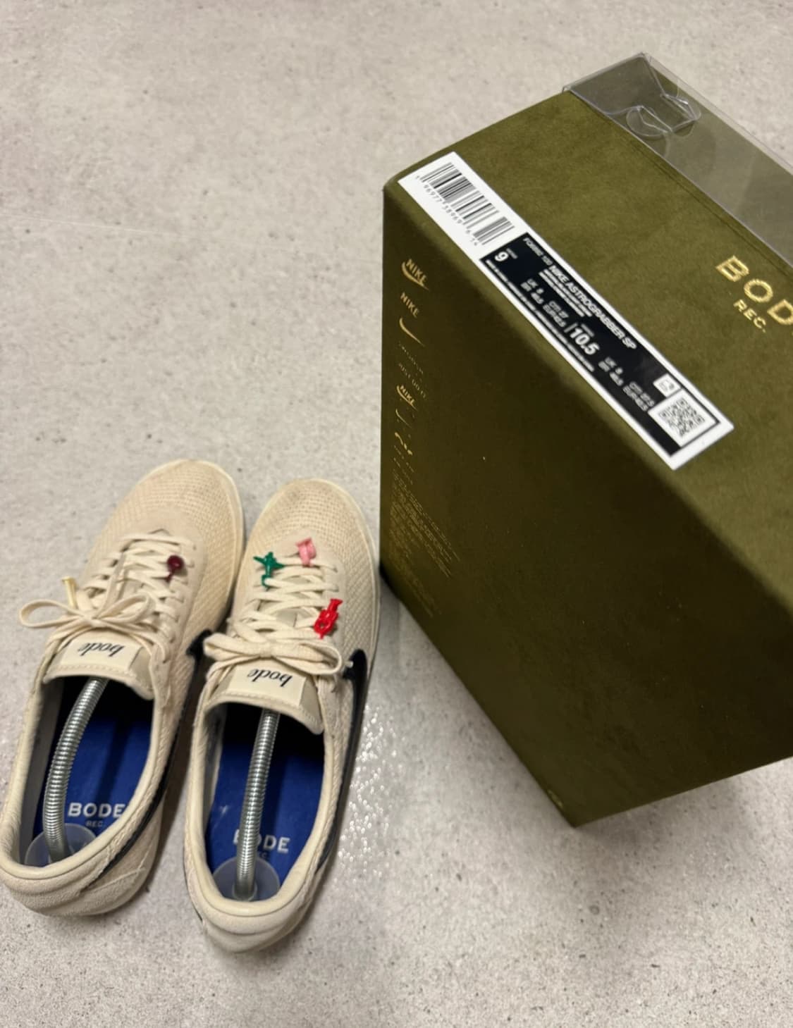 나이키 x 보디 아스트로그래버 SP 라이트 크림 앤 블랙 상품이미지1