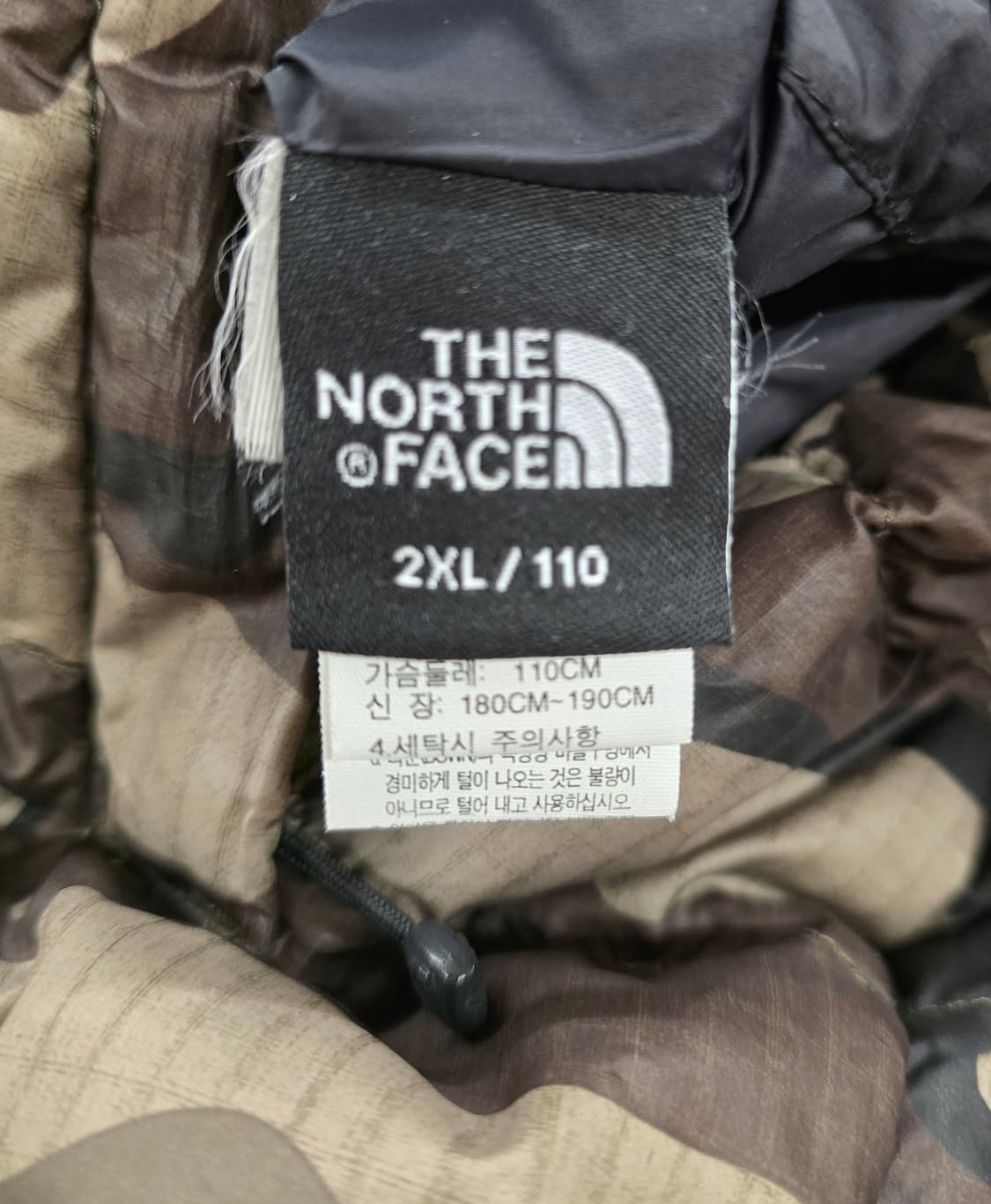 노스페이스 카모플라쥬 리버시블  양면 구스경량패딩.   싸이즈 105~1 상품이미지8