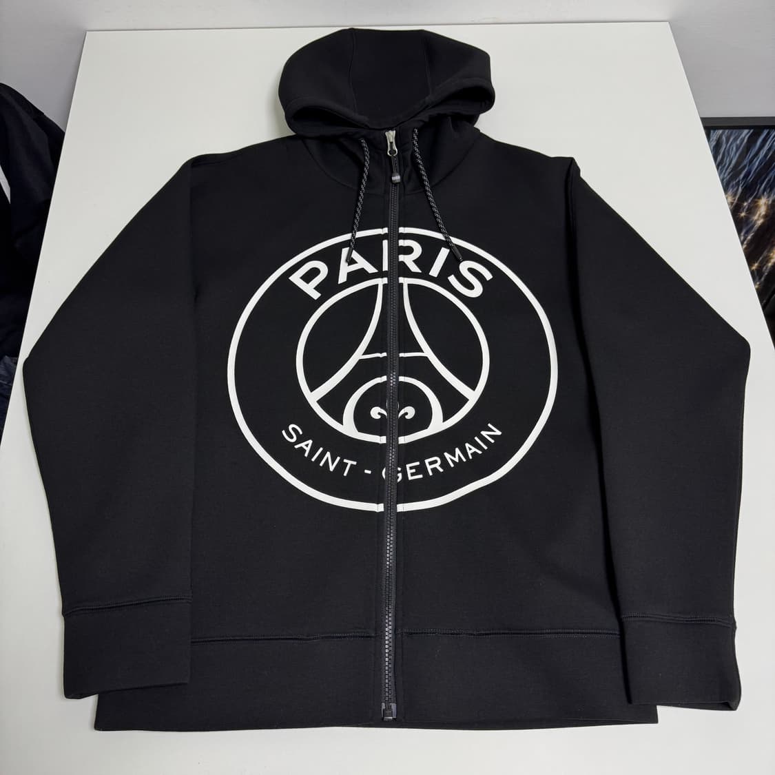 Edifice x PSG 협업 후드집업 상품이미지1