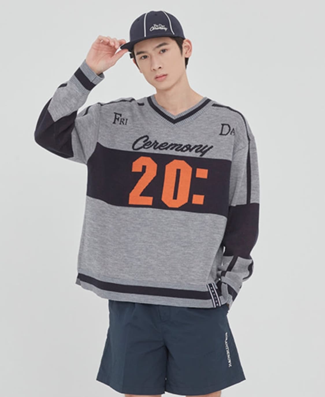 로맨틱크라운 브이넥 아크릴 니트 남녀공용 상품이미지3