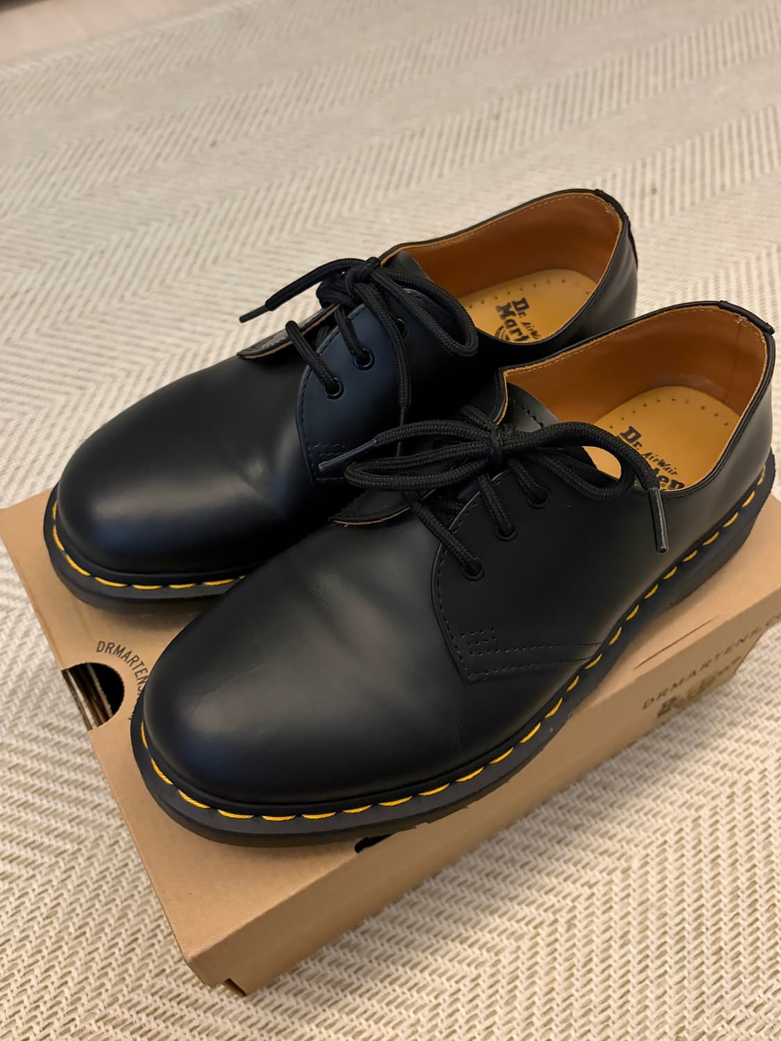 닥터마틴 1461 블랙스무스 국내매장판 250사이즈 상품이미지1