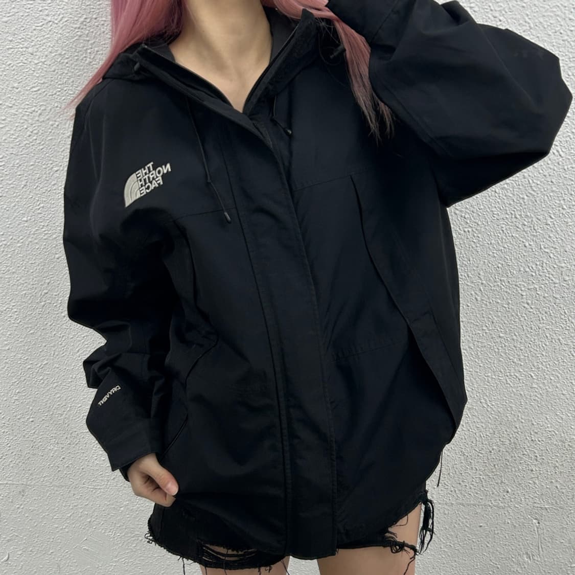 노스페이스 로고 블랙 후드 바람막이 100 상품이미지1