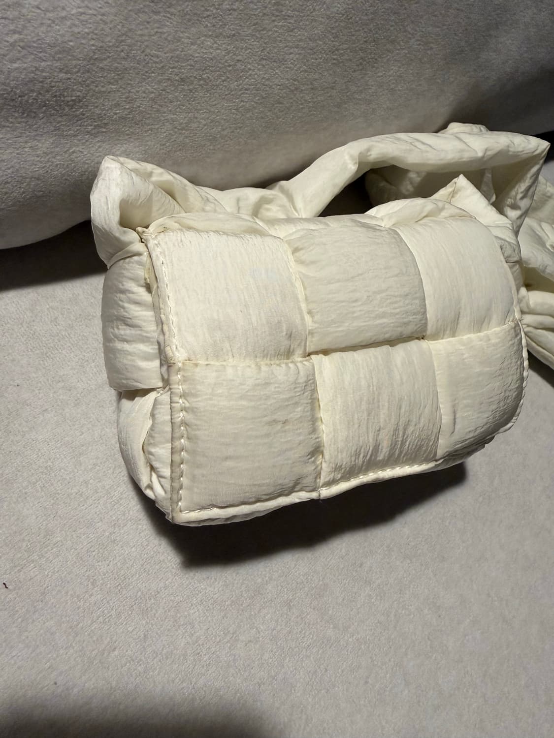 보테가베네타 미니 패딩 카세트 상품이미지4