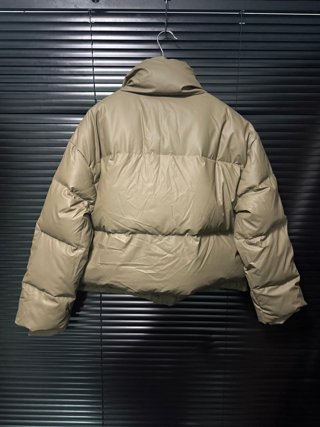 보세 카키 유광 크롭 숏 패딩 하이넥 웰론 점퍼 글로시 푸퍼 가죽 레더 상품이미지7