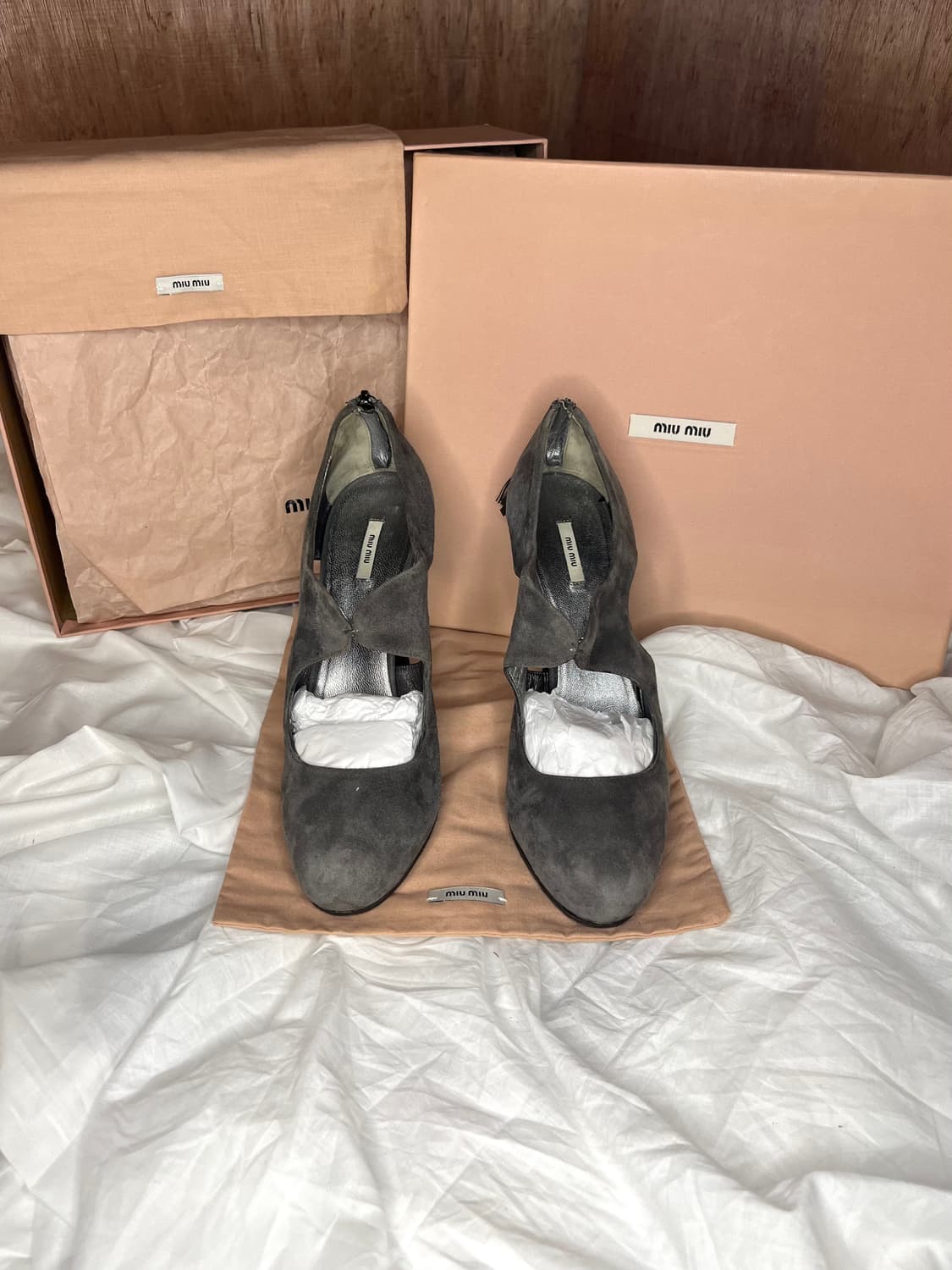 미우미우 스웨이드 컷아웃 태슬 스틸레토 힐 상품이미지2