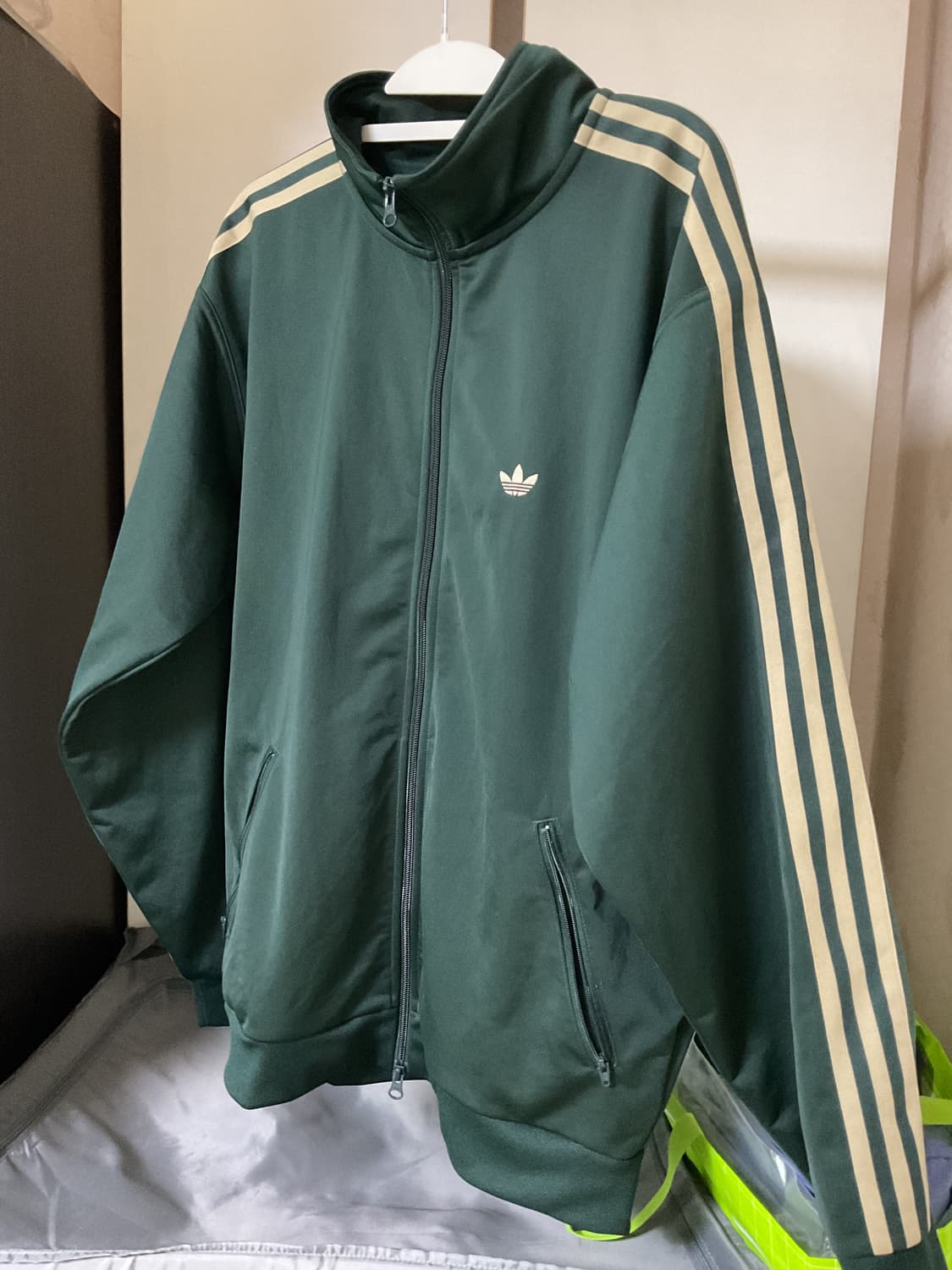 아디다스 오리지널스 베켄바우어 트랙 자켓 쉐도우 그린 s사이즈 상태좋아요 상품이미지4