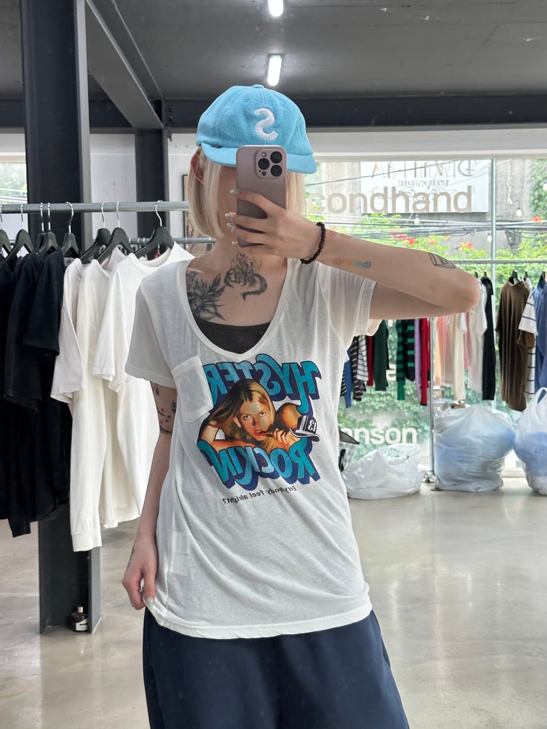 히스테릭 글래머 펑키 히스걸 그래픽 V넥 포켓 반팔 티셔츠 상품이미지1