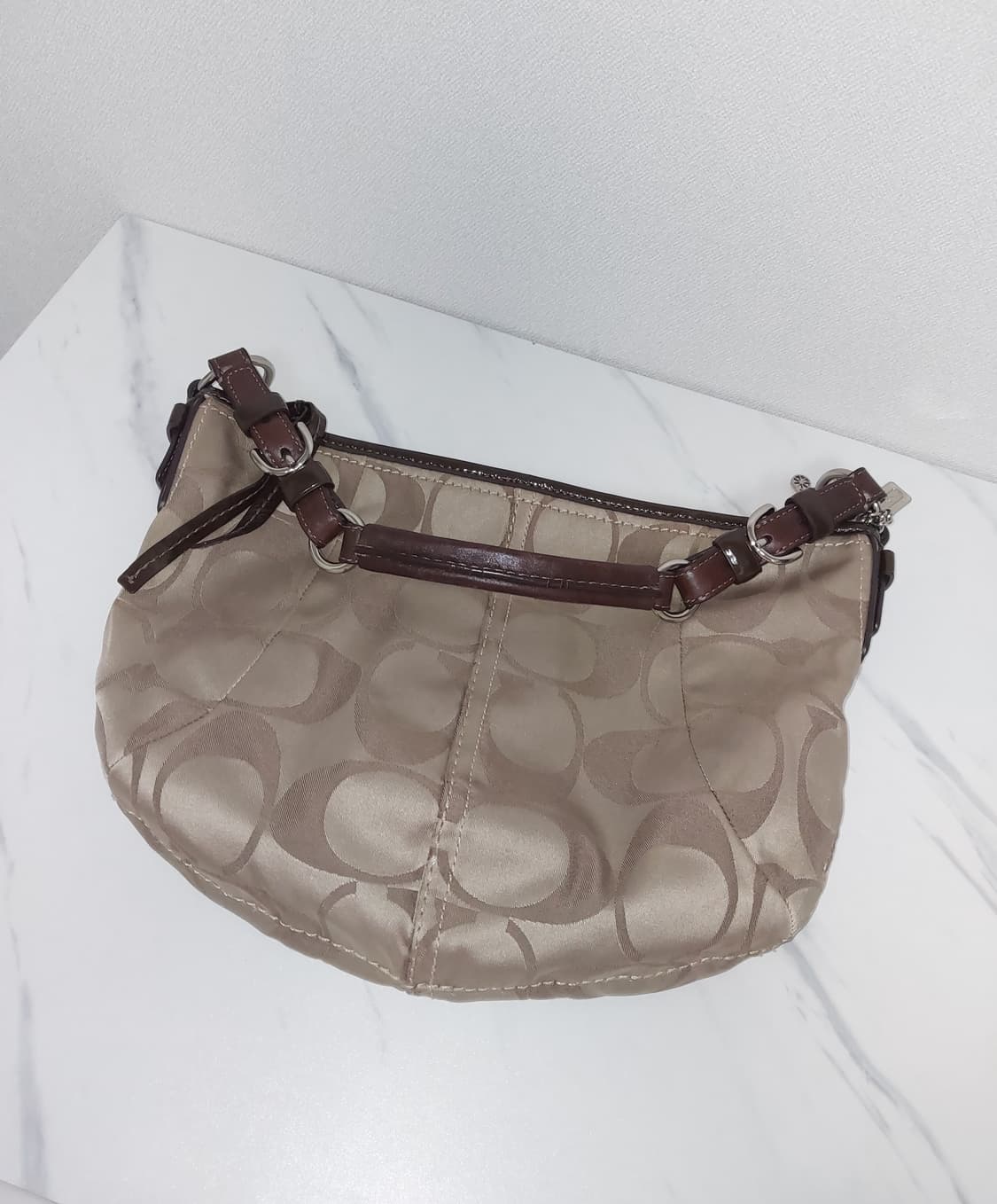 Coach Vintage Signature Hobo Bag 상품이미지4