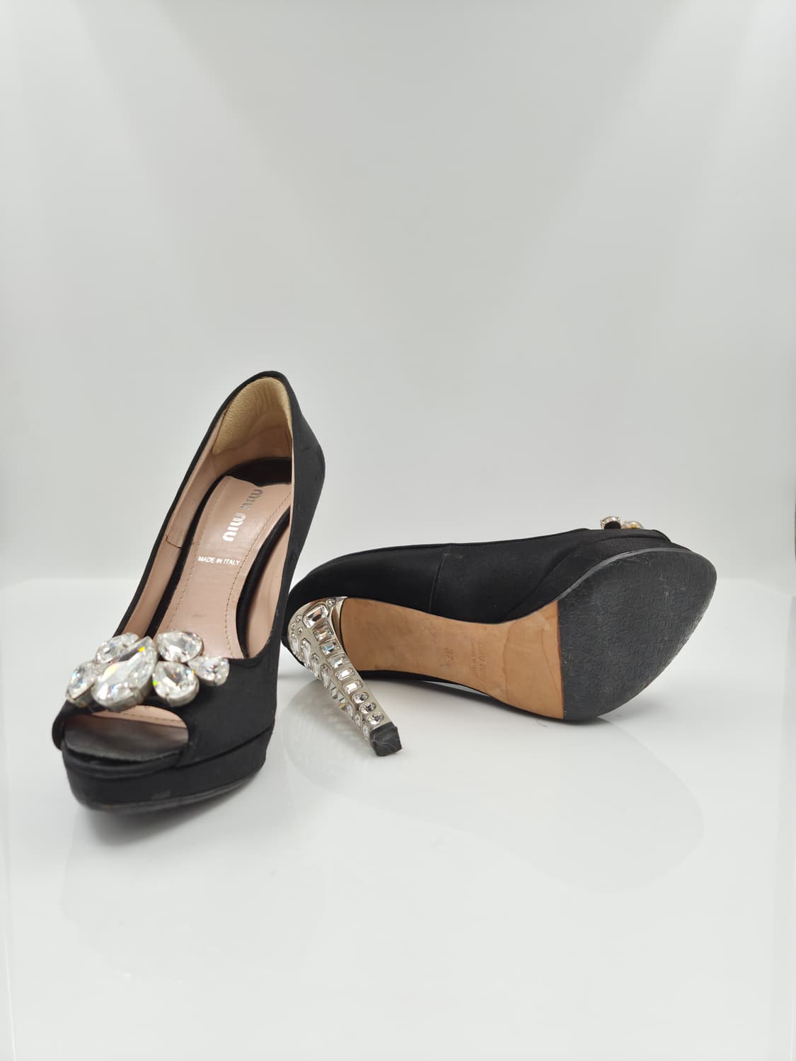 미우미우 크리스탈 블랙 사틴 오픈토 펌프스 구두 상품이미지5