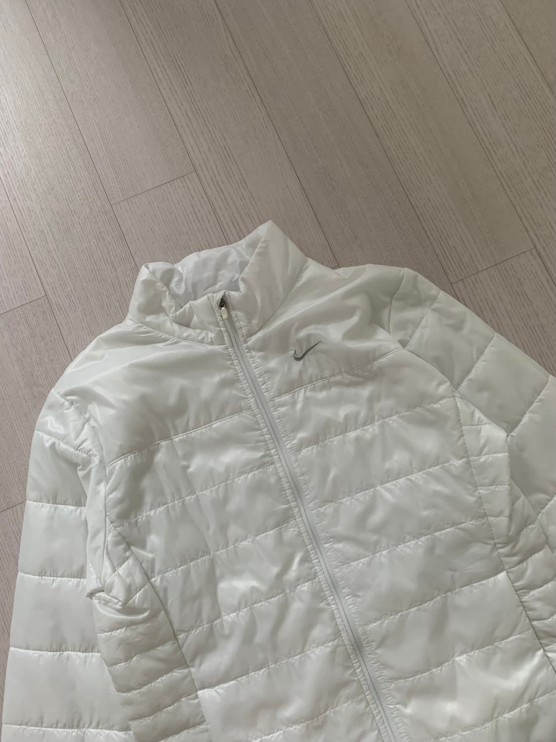 나이키 00년대 올드스쿨 은색 스우시 화이트 경량패딩 상품이미지5