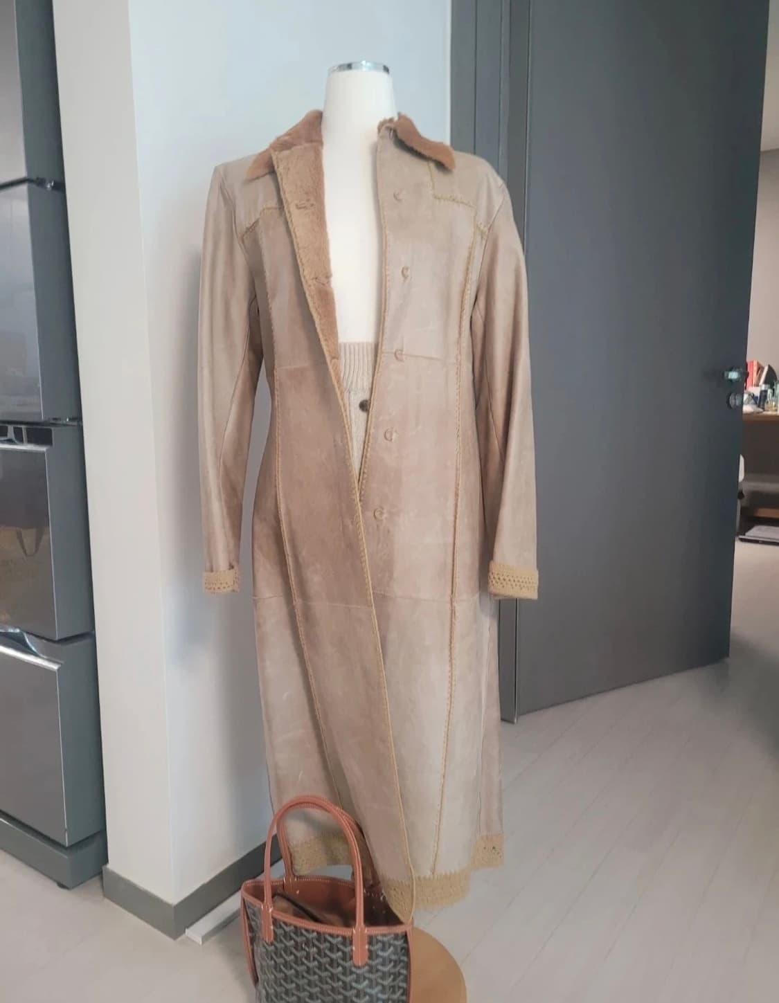 Elie Tahari  무스탕코트 베이지 스웨이드 가죽 롱 상품이미지3