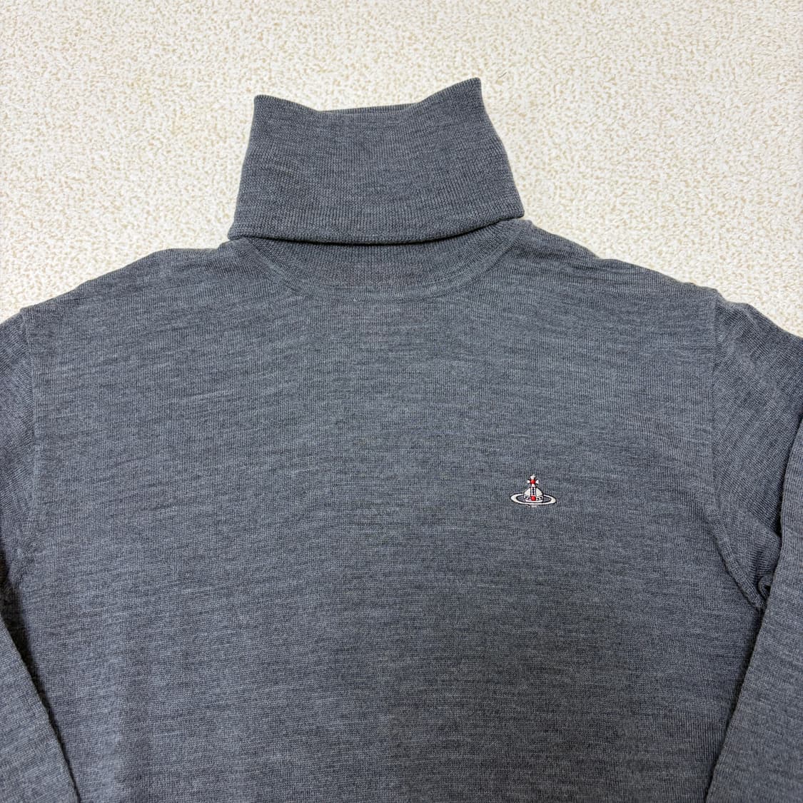 비비안웨스트우드 그레이 울 터틀넥 니트 상품이미지3