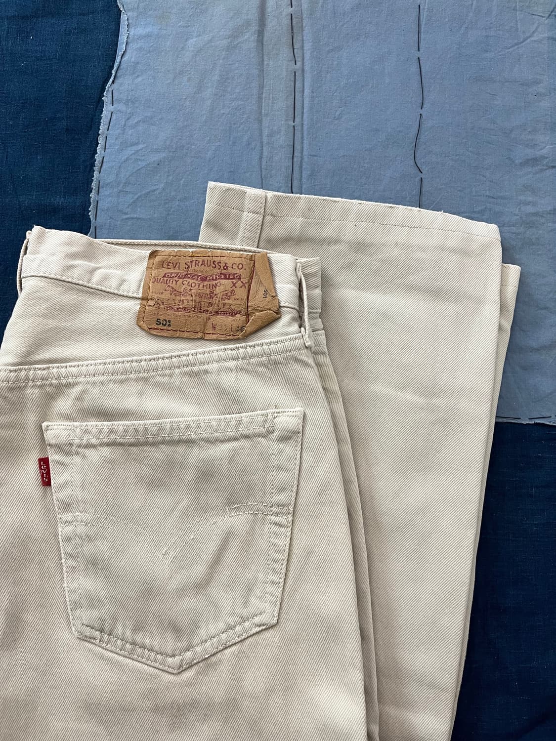 빈티지 프랑스제 리바이스 501 데님 팬츠 베이지 상품이미지9