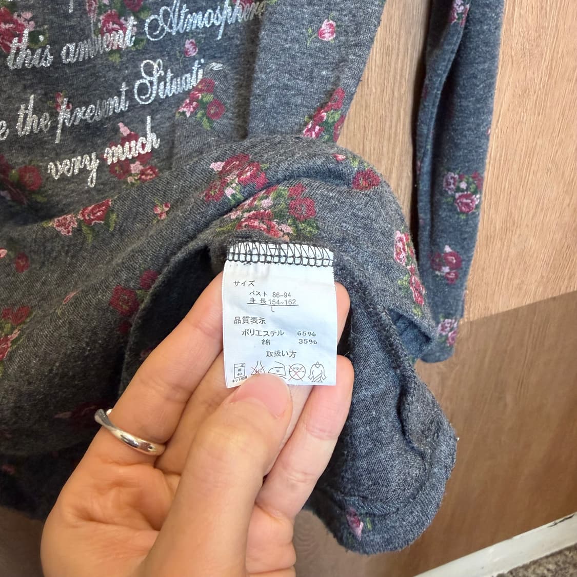 빈티지 롱슬리브 티셔츠 잔꽃 플로럴 패턴 레터링 프린트 디테일 그레이 상품이미지6