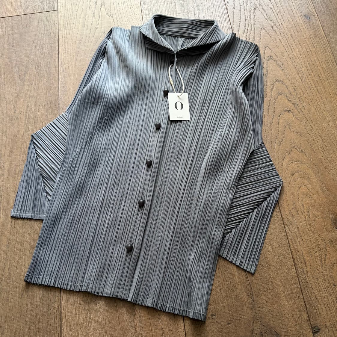 Mixed Pleats Button Detail Blouse 상품이미지6