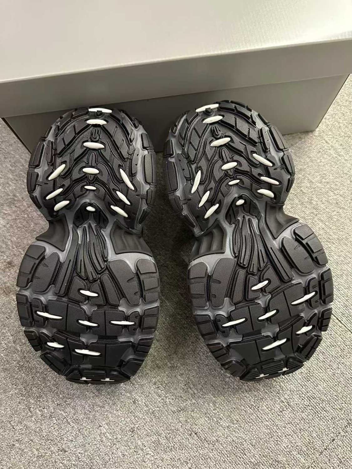 발렌시아가 6XL 블랙 스니커즈  상품이미지4