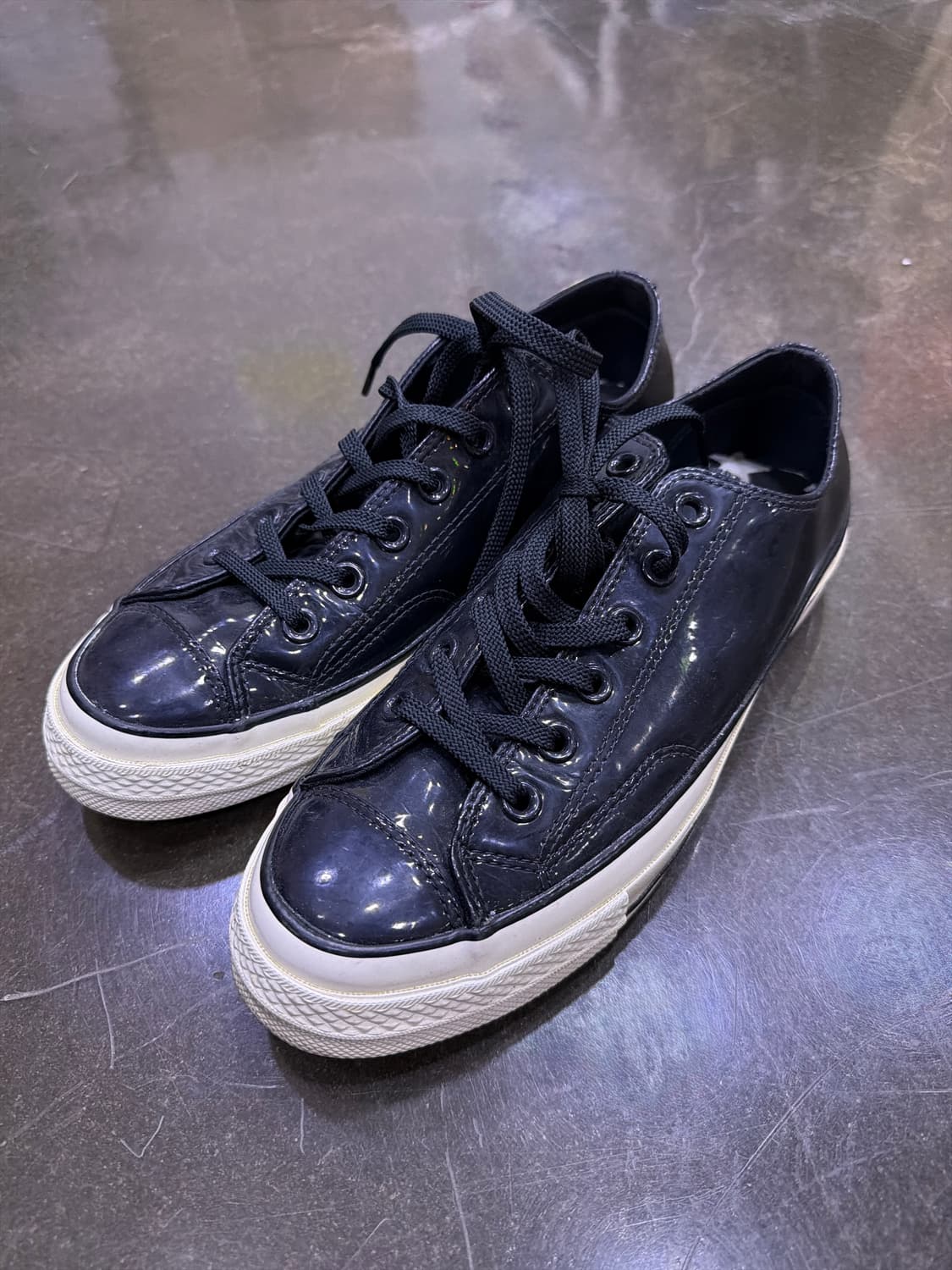 컨버스 올스타 척테일러 페이던트 유광 블랙 로우 스니커즈 250 상품이미지1