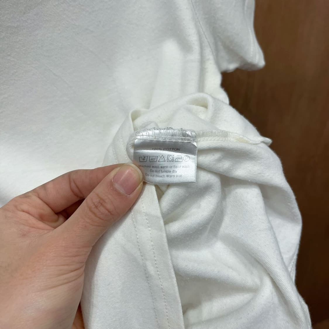 버버리 런던 반팔 티셔츠 노바체크 숄더 브이넥 로고 자수 디테일 화이트 상품이미지9