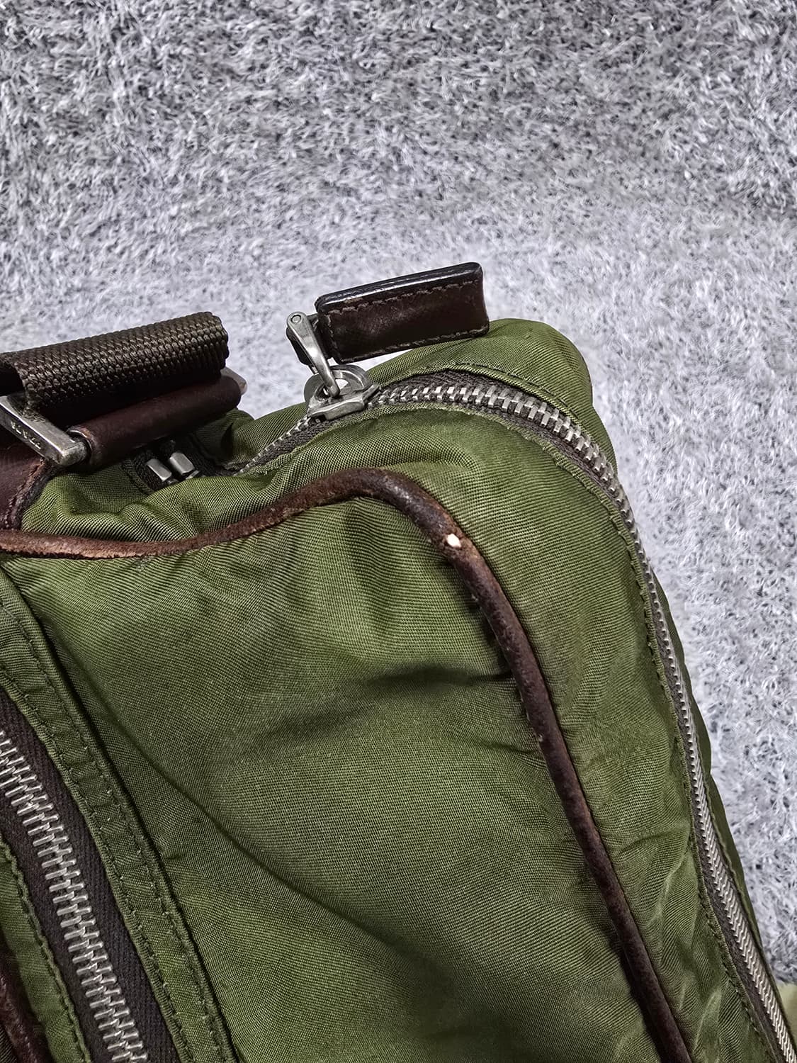 프라다 라일론 크로스백

 상품이미지9