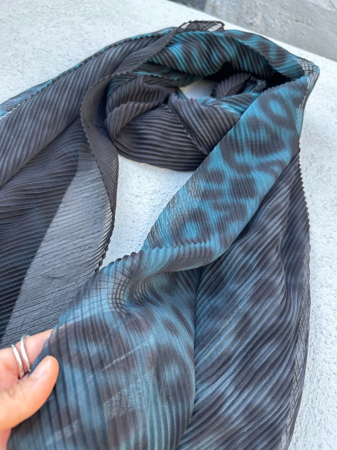 NONE pleated Leopard Print Scarf 상품이미지2