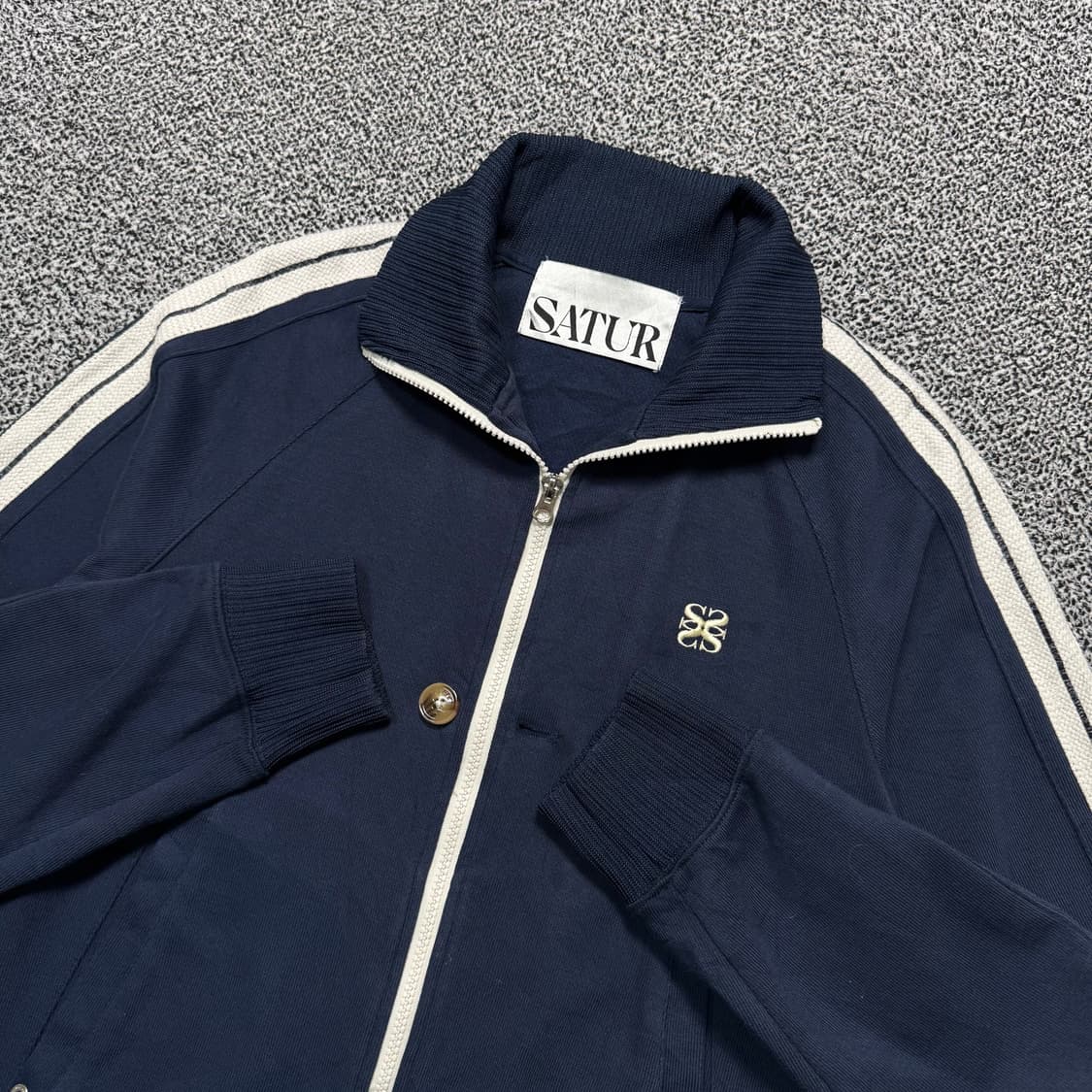 Name : 세터 SATUR 시그니처로고 사이드라인 니트집업 :)  상품이미지2