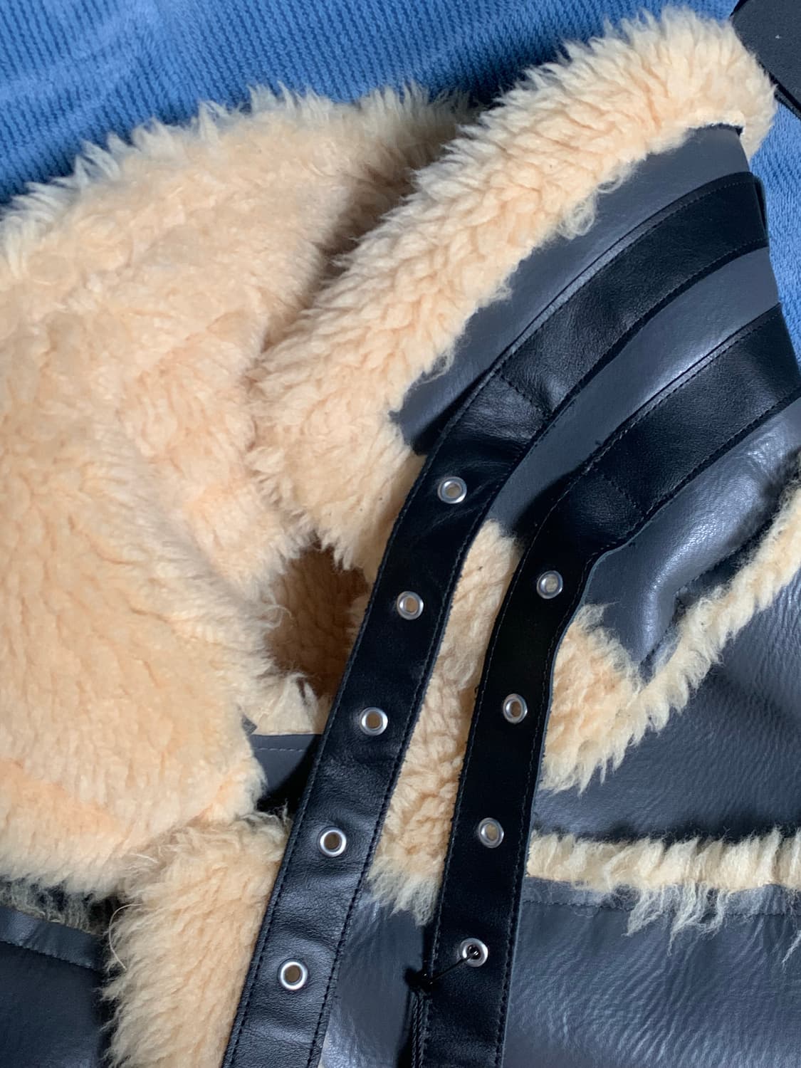 (택o) Sacai 22fw 시어링 무스탕 상품이미지4