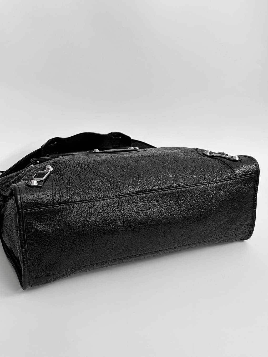 발렌시아가 클래식 시티백 미듐 판매합니다. 상품이미지8