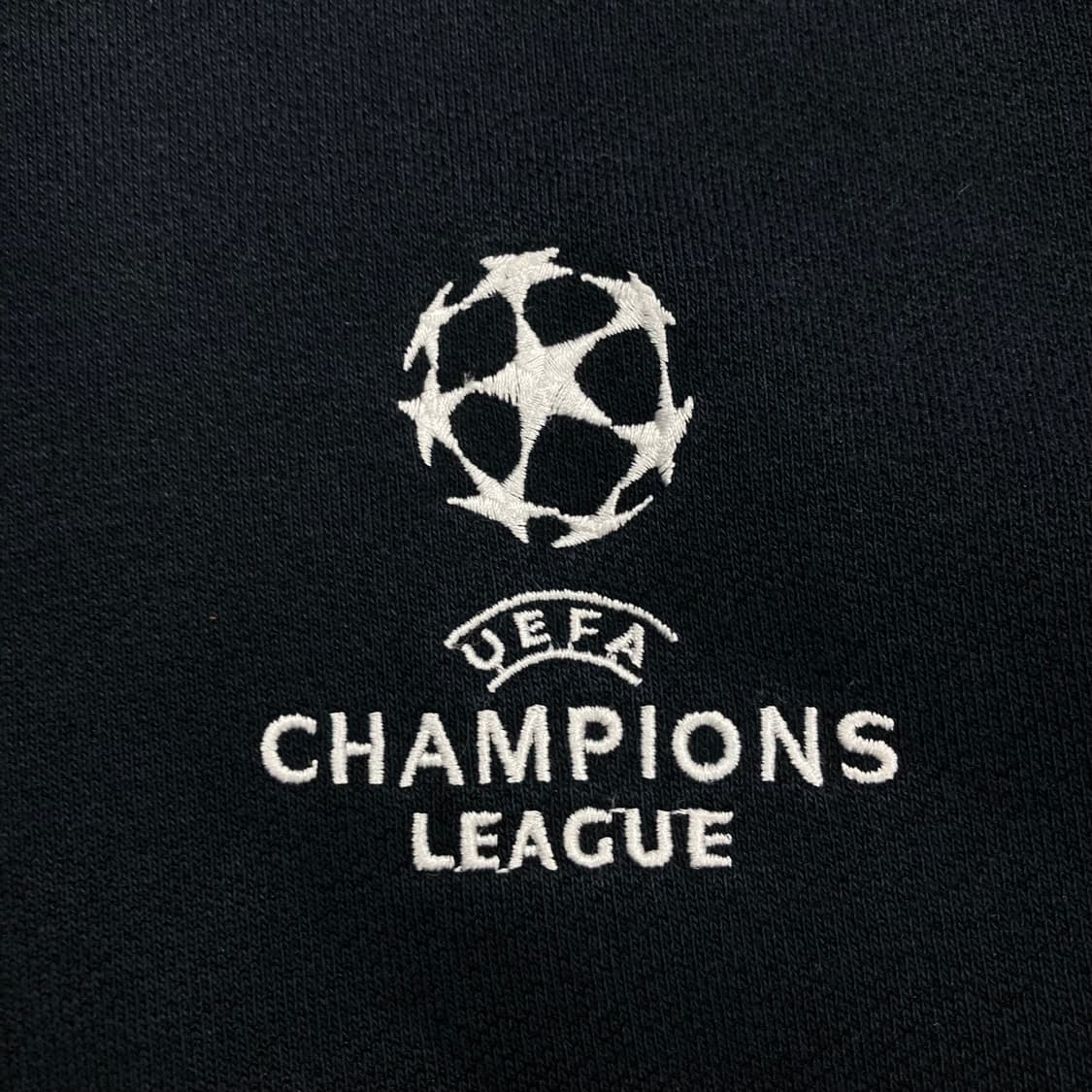 아디다스 블랙 컬러 챔피언스 리그 로고 후드티 상품이미지2